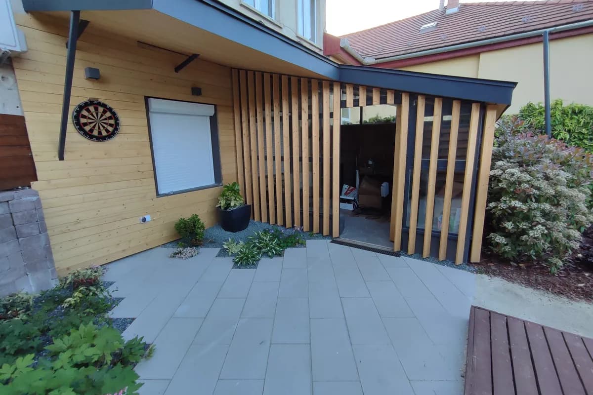 Családi ház kertje